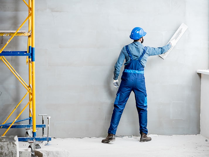 plasterer-working-indoors